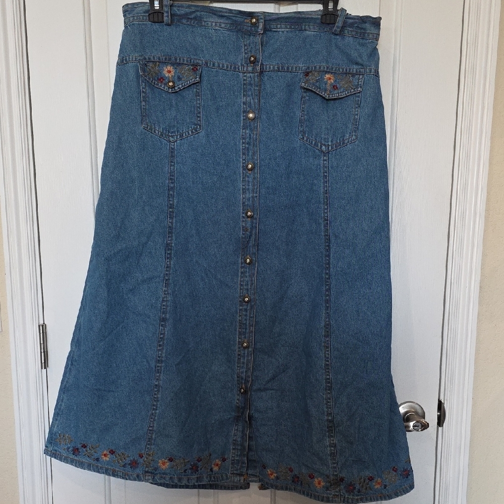 Studio‎ West Blue women's A-line denim midi skirt, full button front embroidered